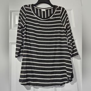 Dee Elly stripped top size XS looks like oversized